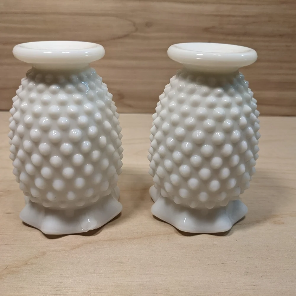 2 *flawed Vintage Fenton Hobnail Milk Glass 3 1/2" Mini Bud Vases - Picture 6 of 9